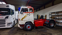 20251019-Tom-Holding-00303